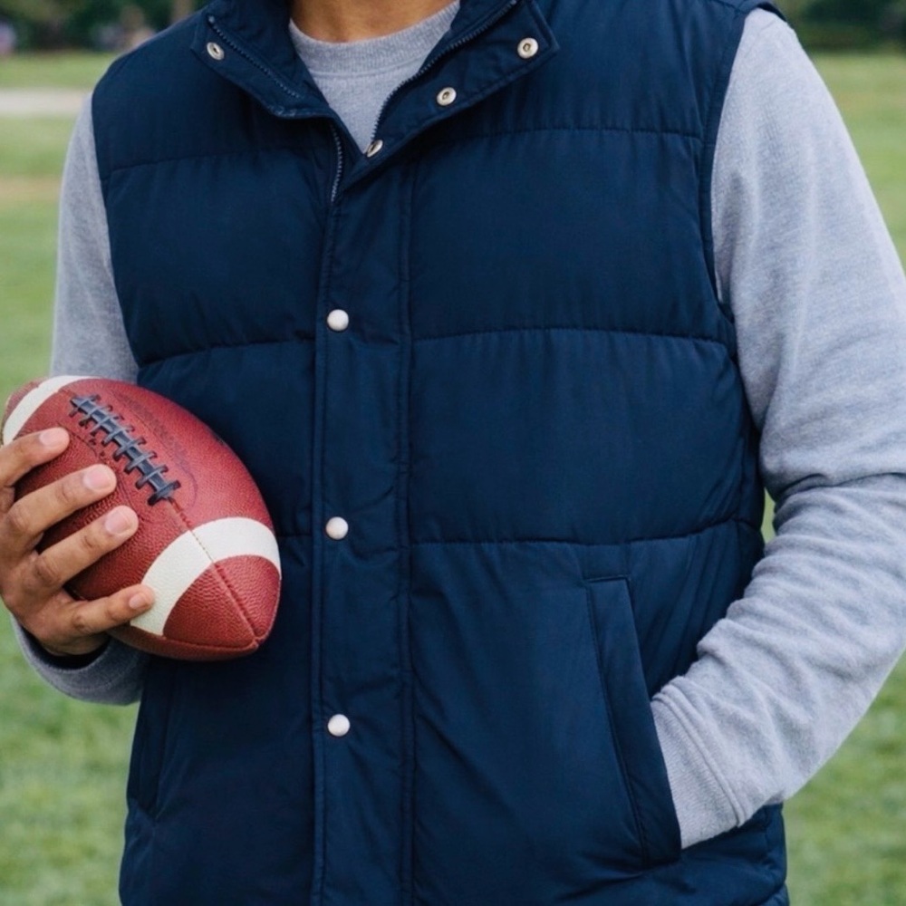 GAP Men's Navy Puffer Vest - Picture 4 of 4